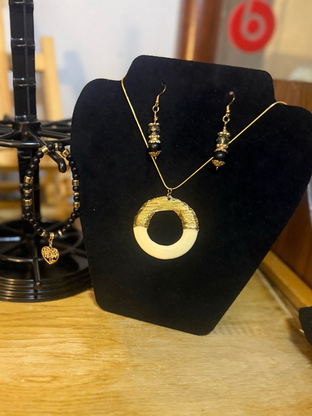 Jewelry Set - Picture 1 of 5